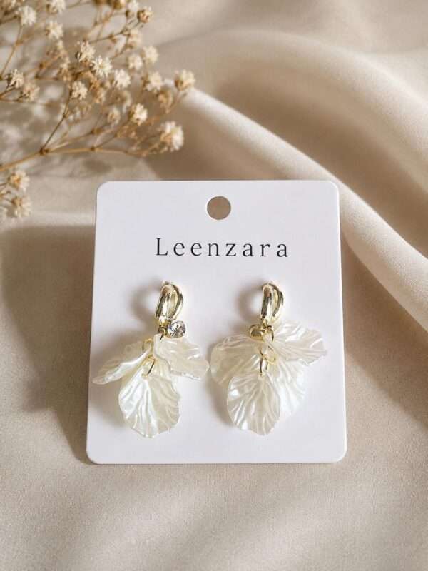 Leenzara Flower Tassel Earrings