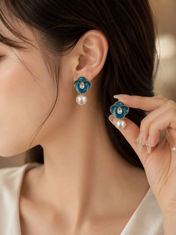 Pearl Bloom Drops Earrings(Blue)