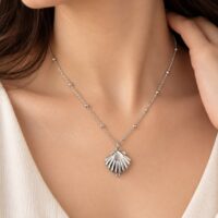 Silver pendant necklace