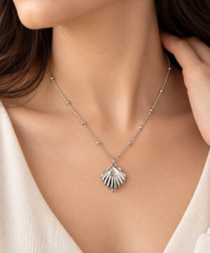 Silver pendant necklace